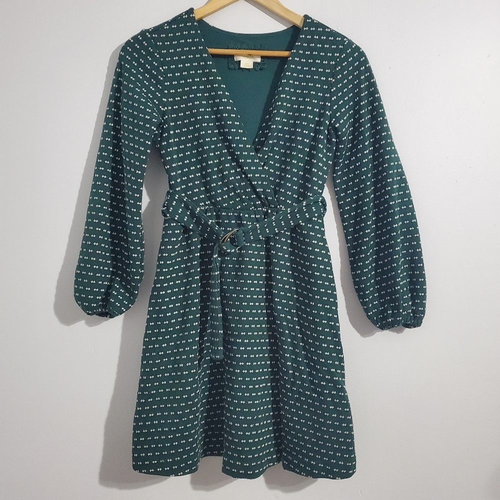 Green Patterned V-Neck Long-Sleeve Wrap Dress - Picture 2 of 12